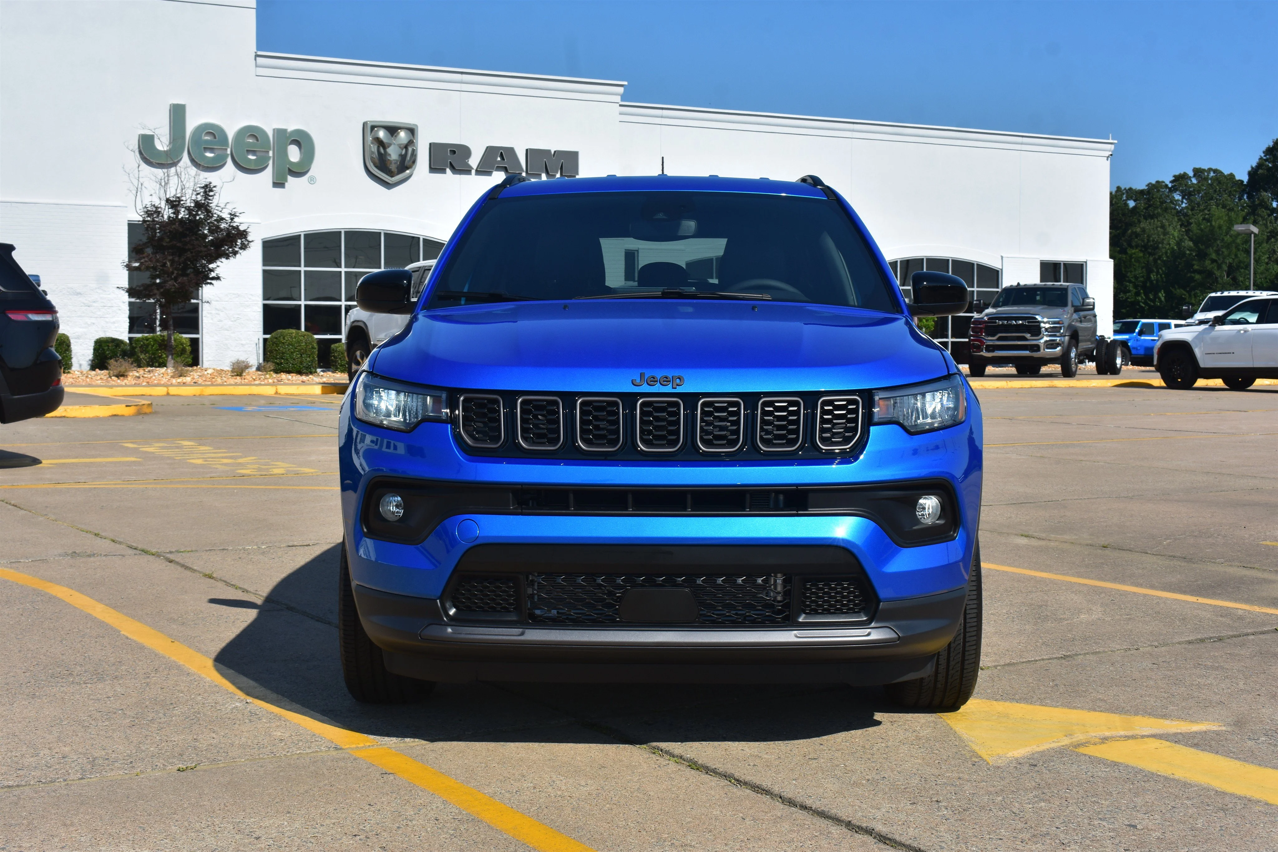 New 2026 Hydro Blue Pearlcoat Jeep Latitude Altitude image 2
