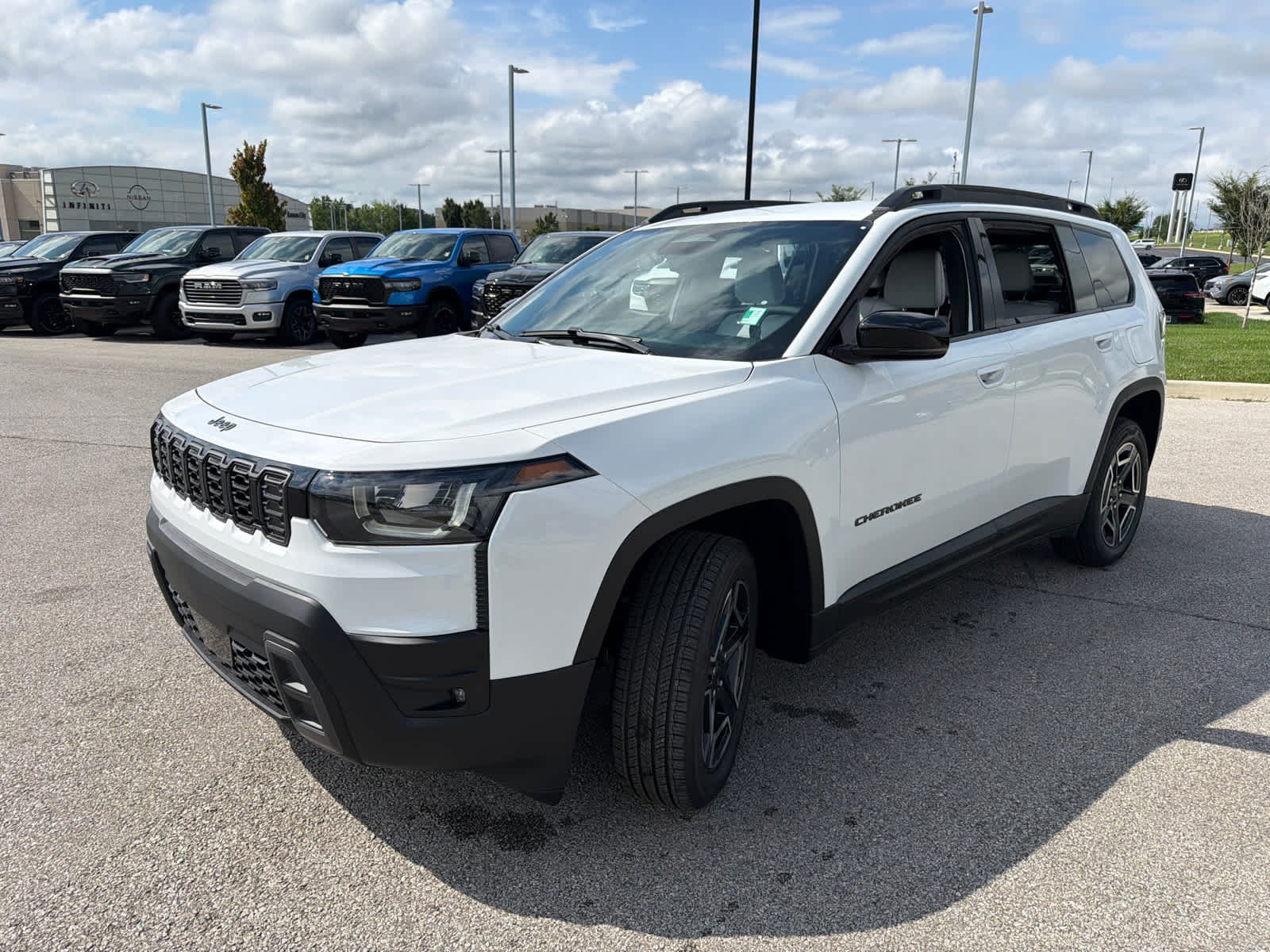 New 2026 Bright White Clear-Coat Exterior Paint Jeep Limited image 4