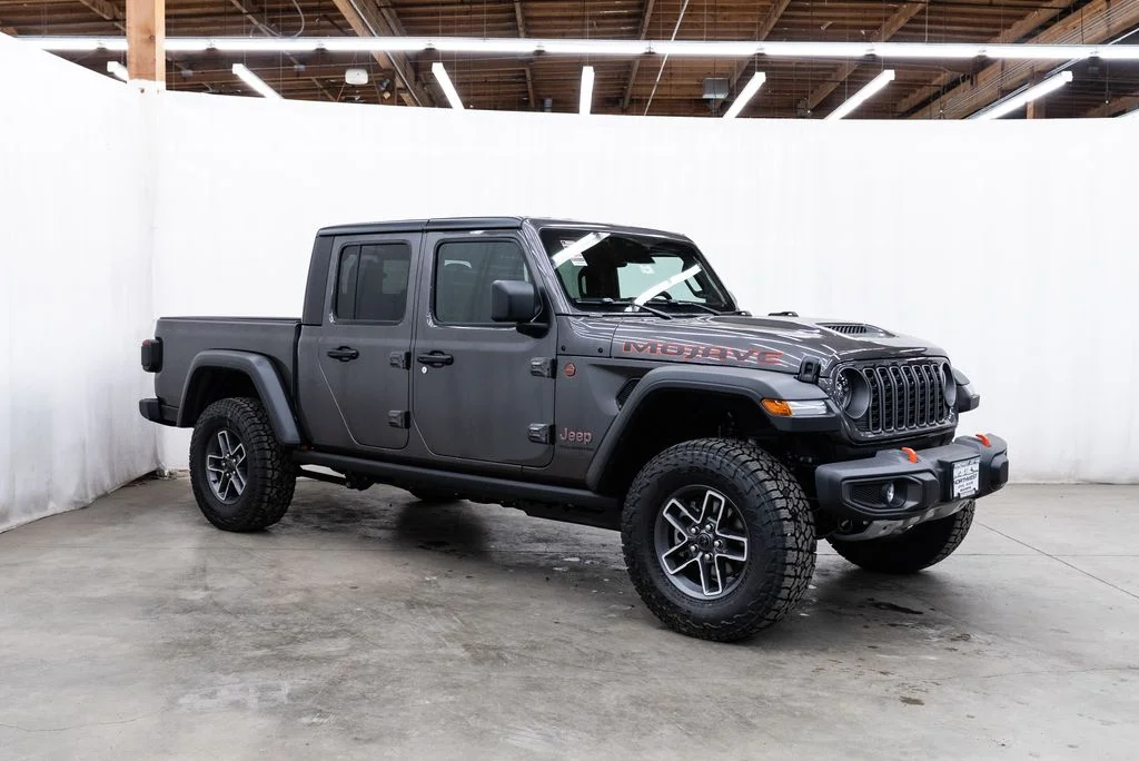 2026 Jeep Gladiator Mojave Auto's photo