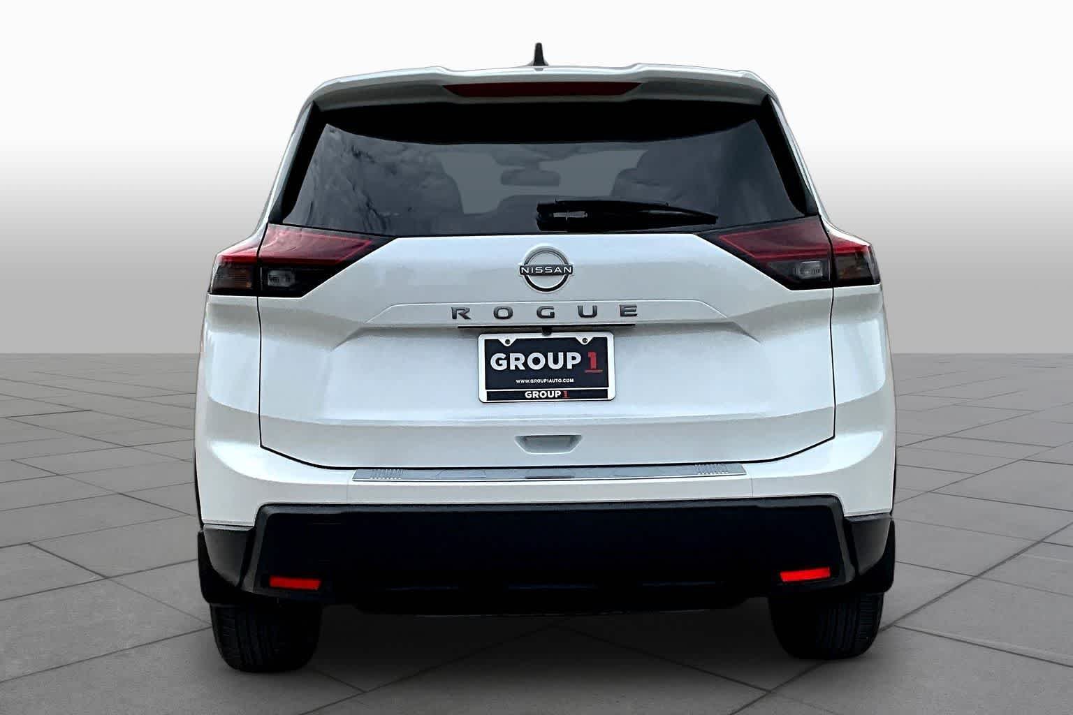 New 2026 Everest White Pearl Tricoat Nissan SV image 4
