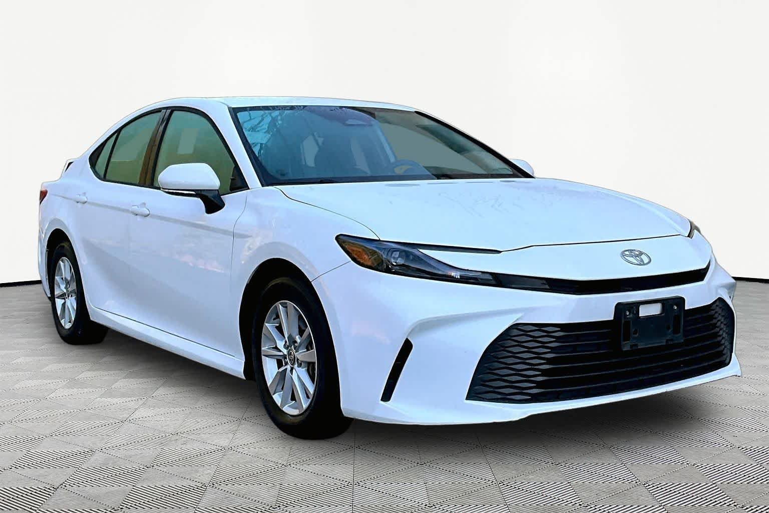 Used 2025 Ice Cap Toyota LE image 3