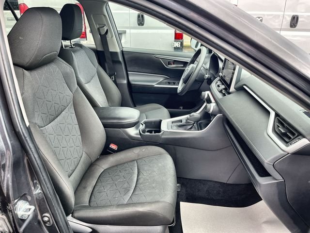 2024 Toyota RAV4 XLE - Photo 26