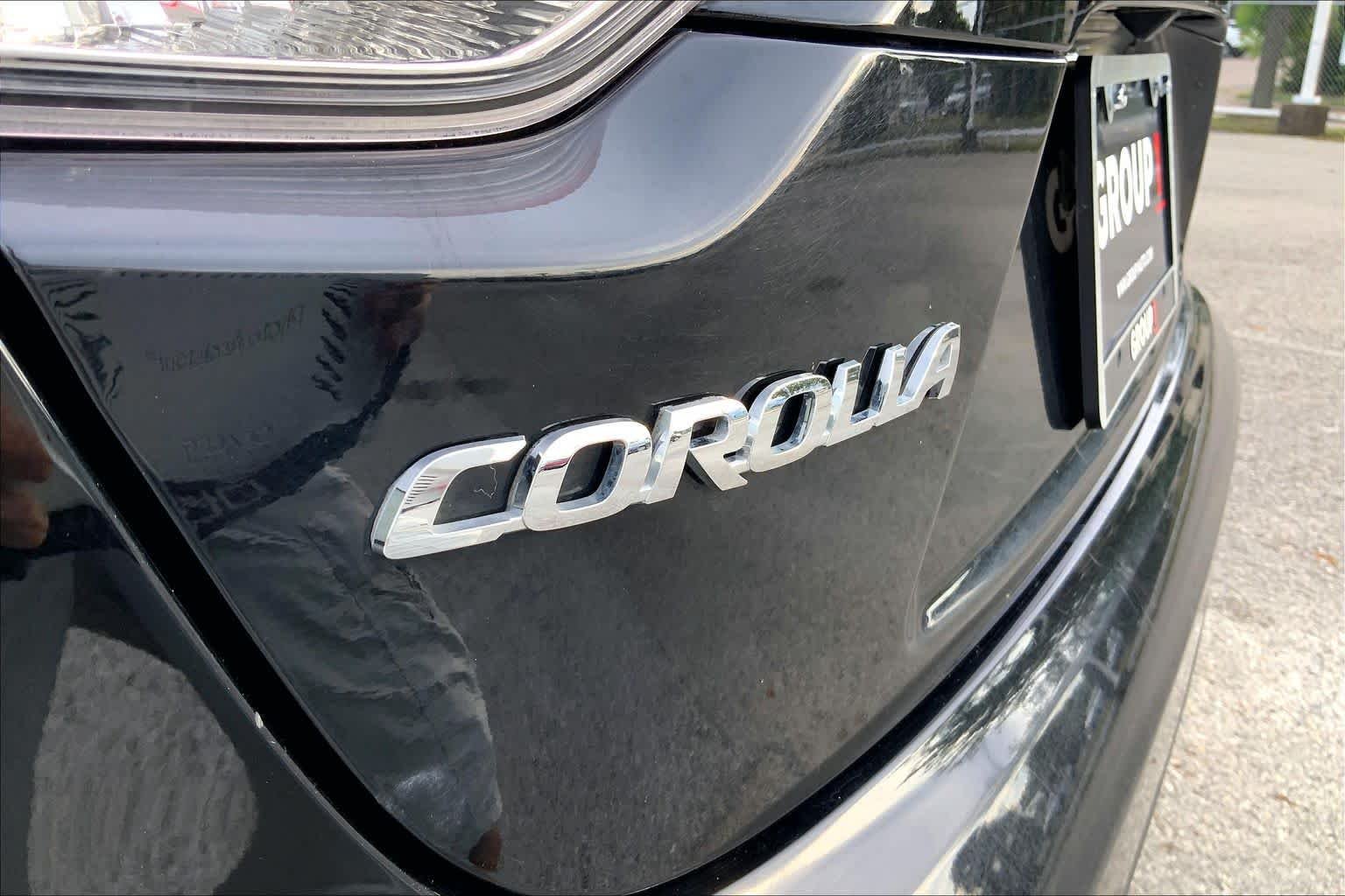 Used 2025 Midnight Black Metallic Toyota LE image 31