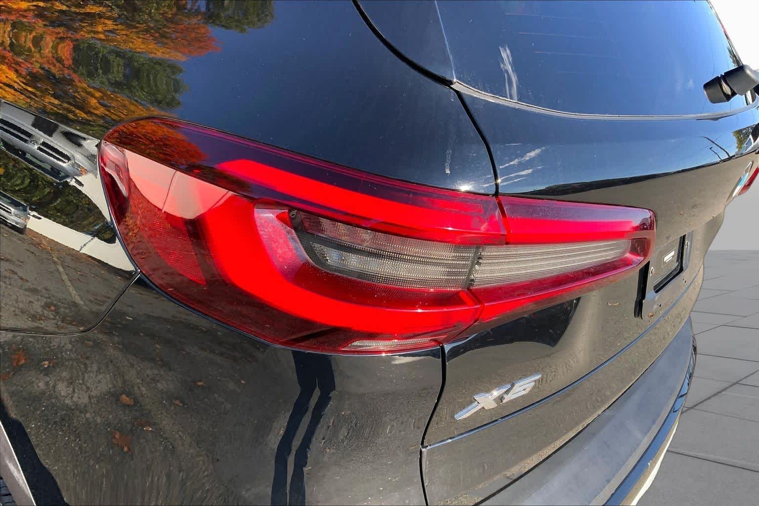 Certified Used 2021 Jet Black BMW xDrive40i image 27