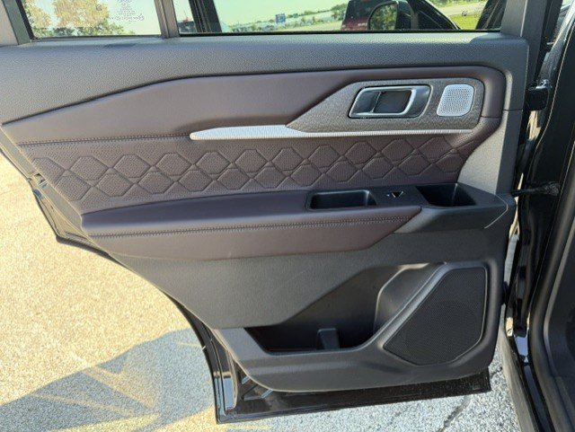 Used 2025 Black Metallic Ford Platinum image 24