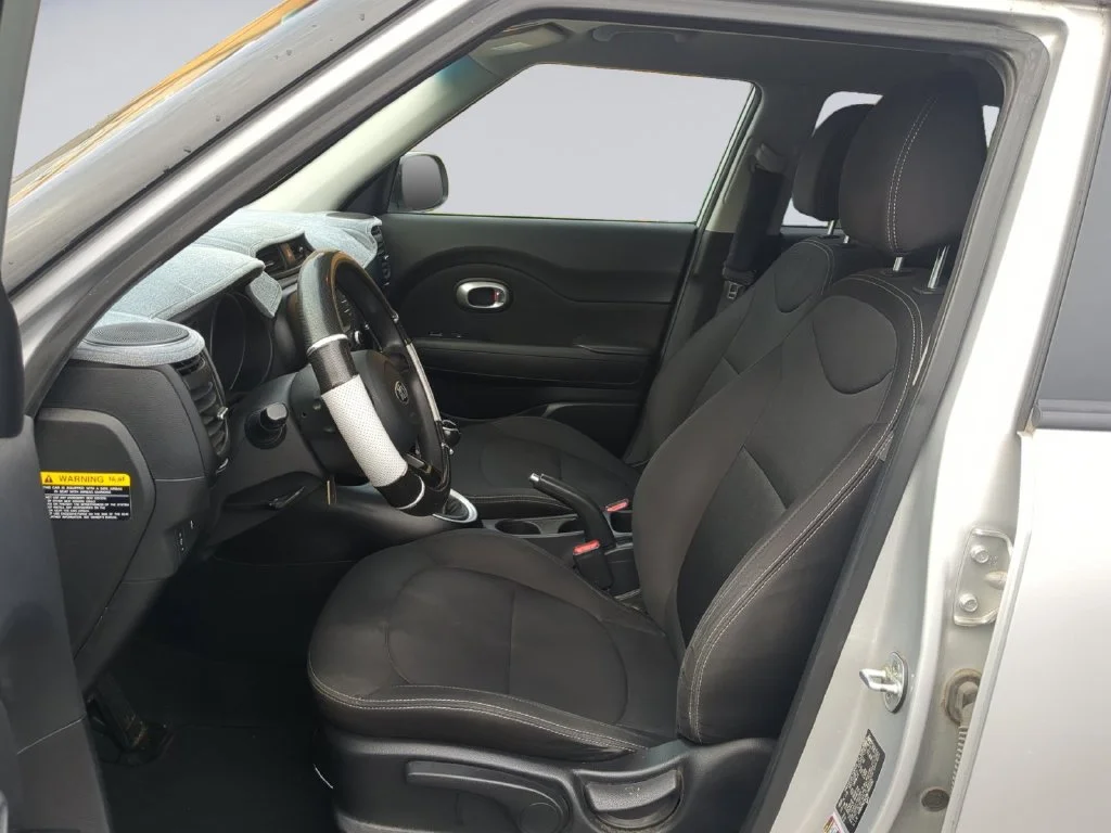 Used 2019 Silver Kia Base image 12