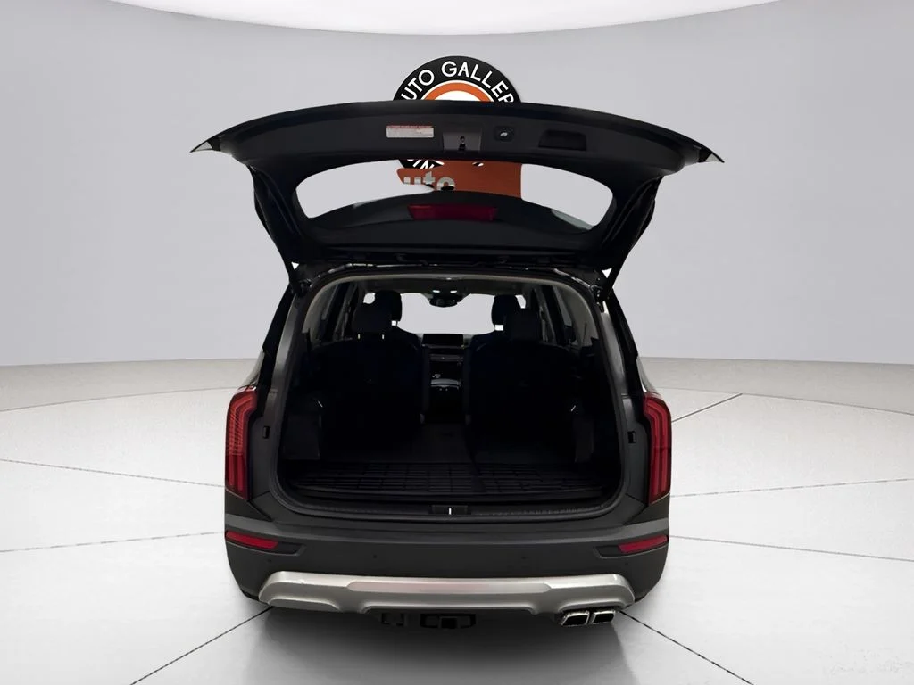 Used 2022 Black Kia EX image 28