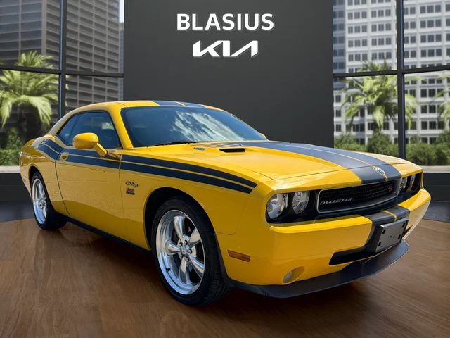 Used 2010 Yellow Dodge R/T image 7