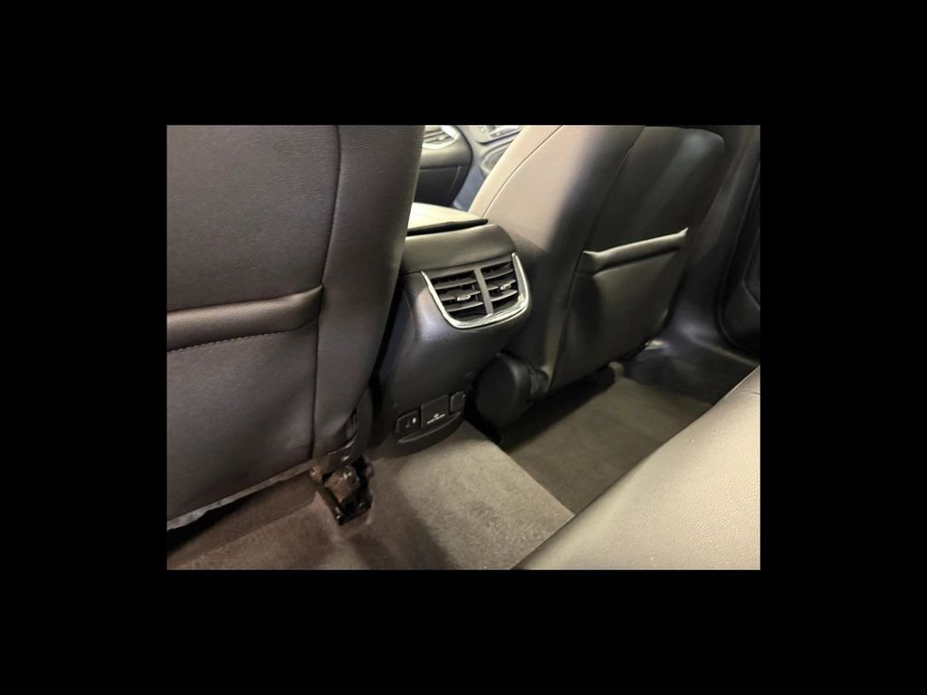 Used 2024 Gray Chevrolet LT image 27