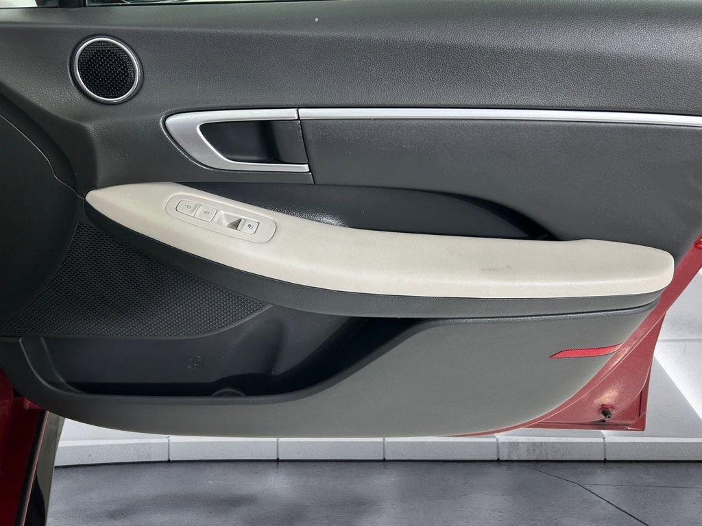 Used 2025 Red Hyundai SEL image 15