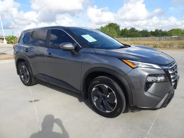 Used 2025 Gun Metallic Nissan SV image 3