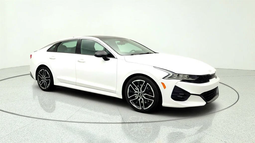 Used 2023 Glacial White Pearl Kia GT DCT FWD image 3