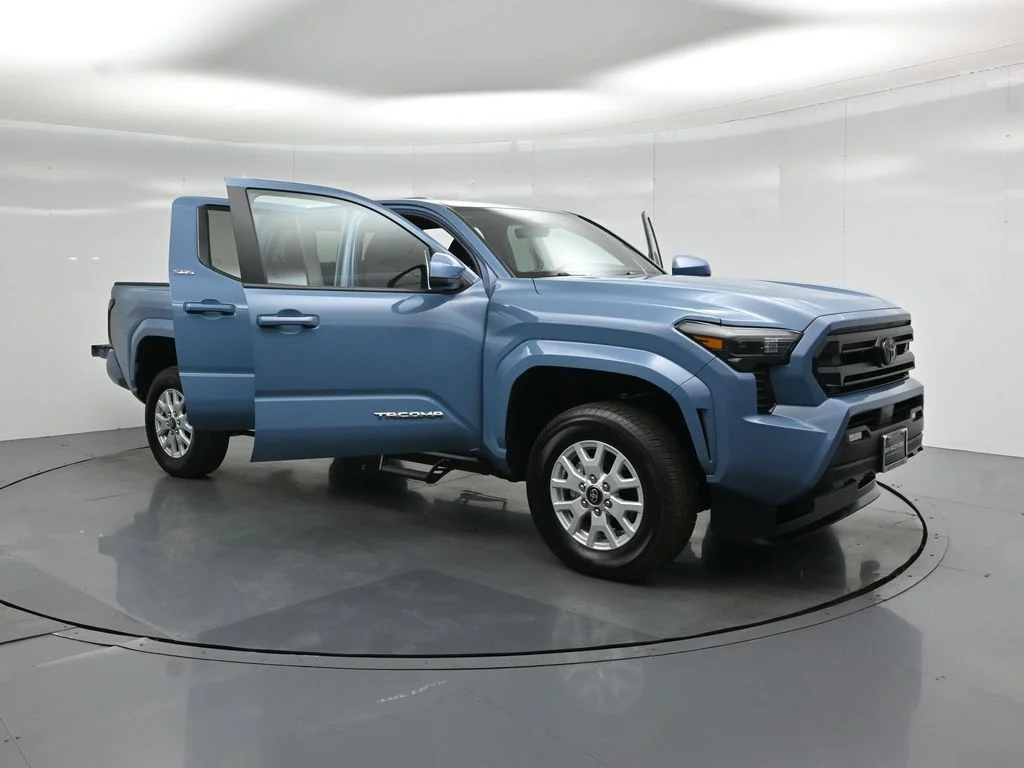 Used 2026 Blue Toyota SR5 image 28