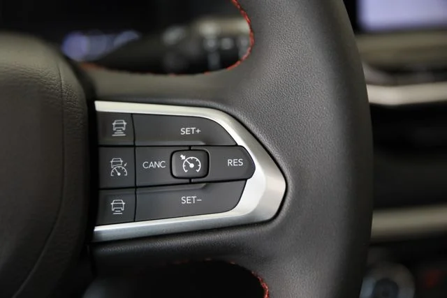 New 2026 Bright White Clear-Coat Exterior Paint Jeep Trailhawk image 7