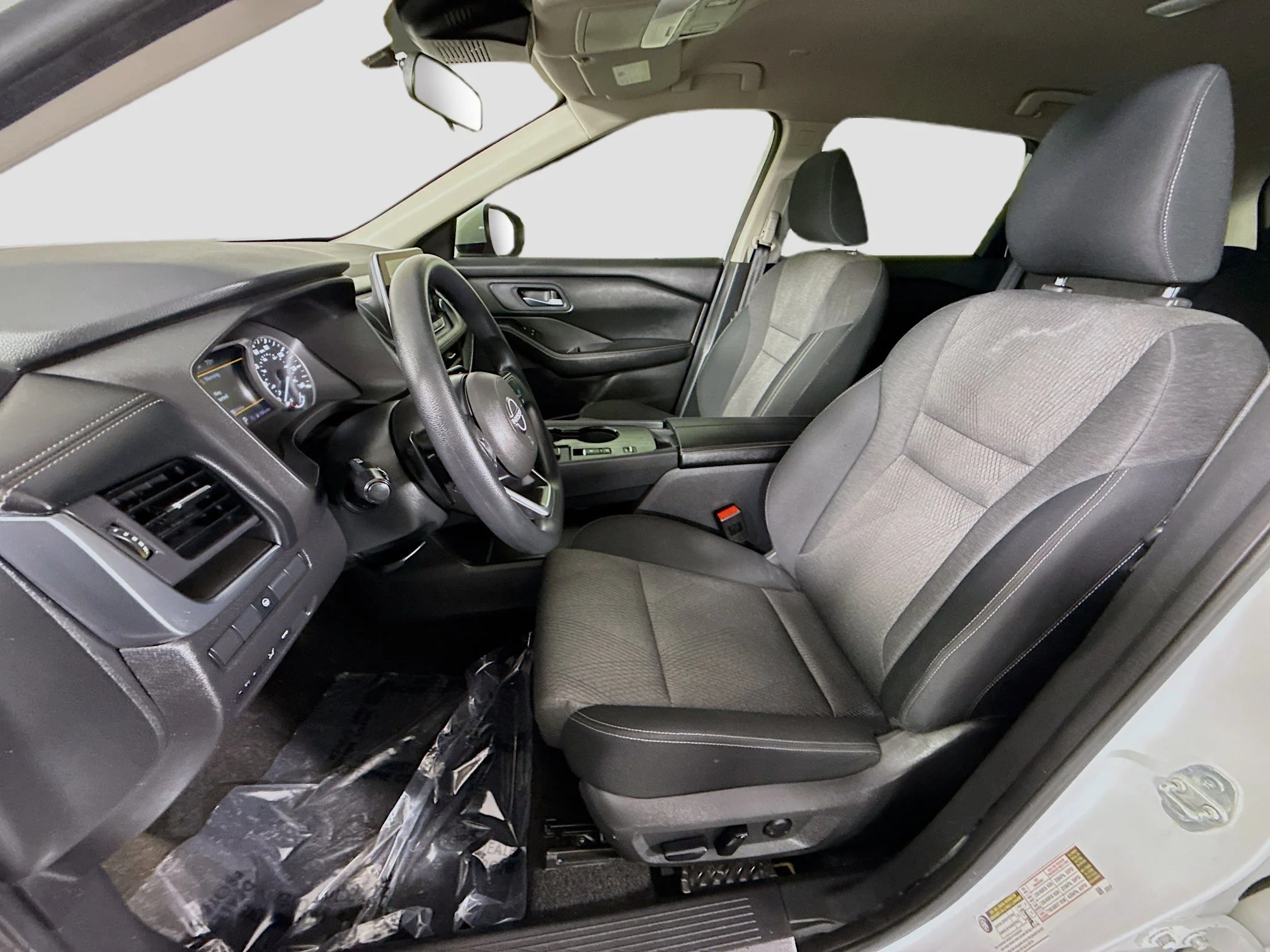 Used 2024 Everest White Pearl Nissan SV image 18
