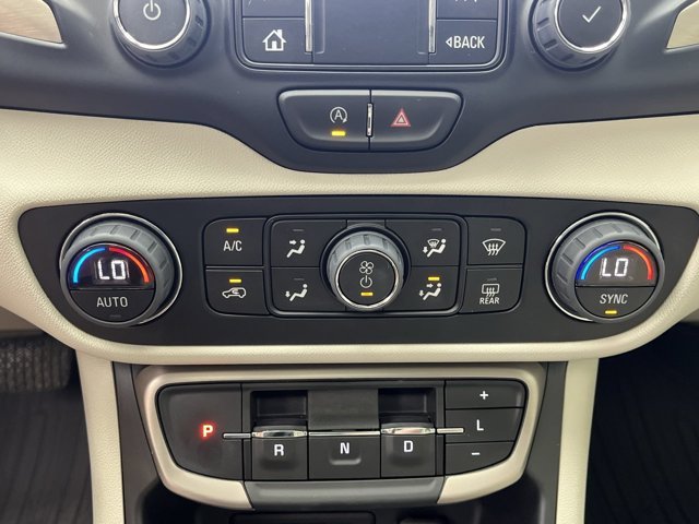 Used 2024 White Frost Tricoat GMC Denali image 23