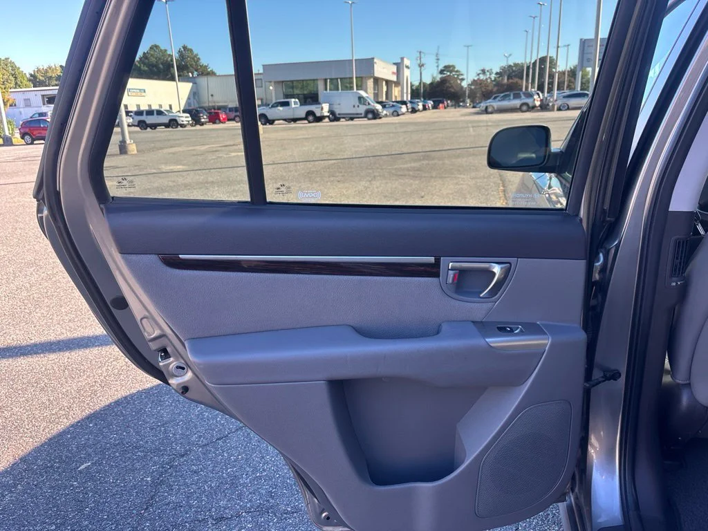 Used 2011 Gray Hyundai SE image 17