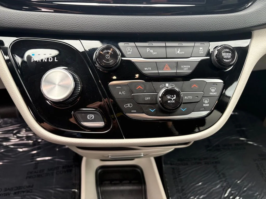 Used 2024 White Chrysler Touring L image 20