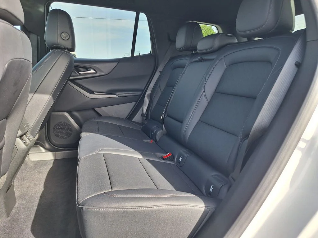 Used 2025 Summit White Chevrolet LT image 23
