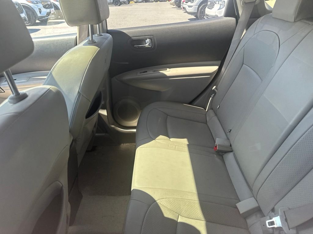 Used 2012 Pearl White Nissan SL image 6