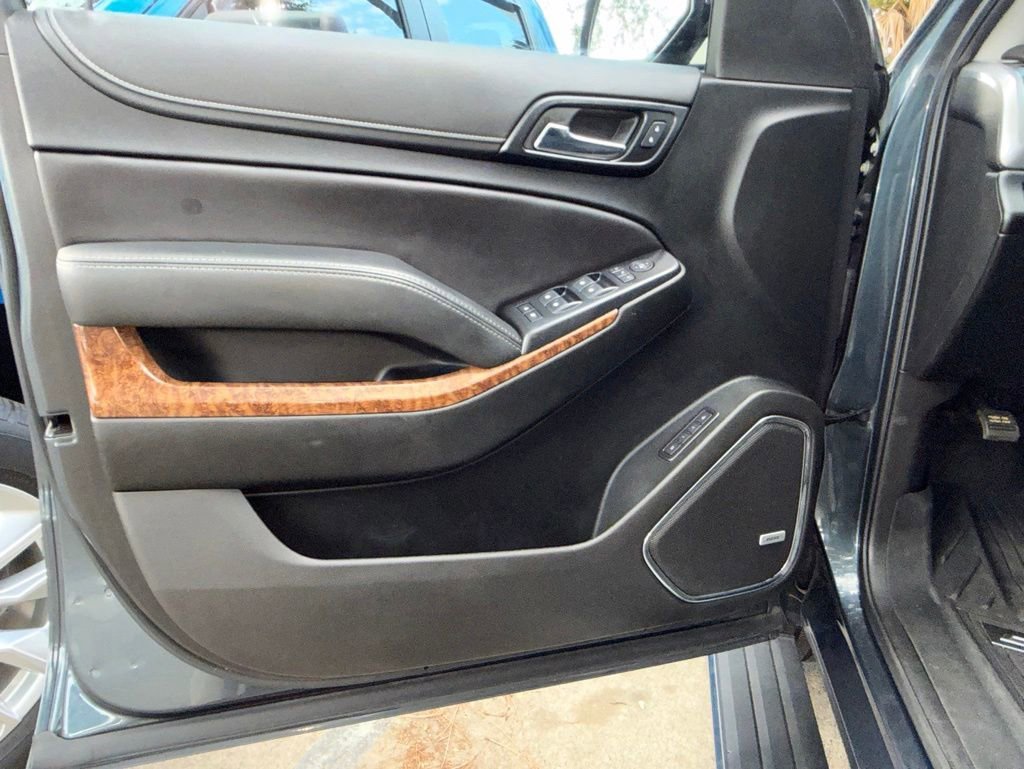 Used 2019 SHADOW GRAY METALLIC Chevrolet Premier image 16