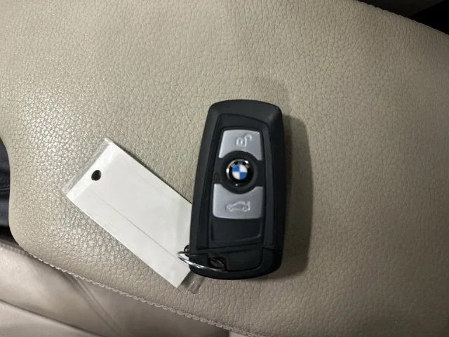 Used 2015 Alpine White BMW 320i image 24