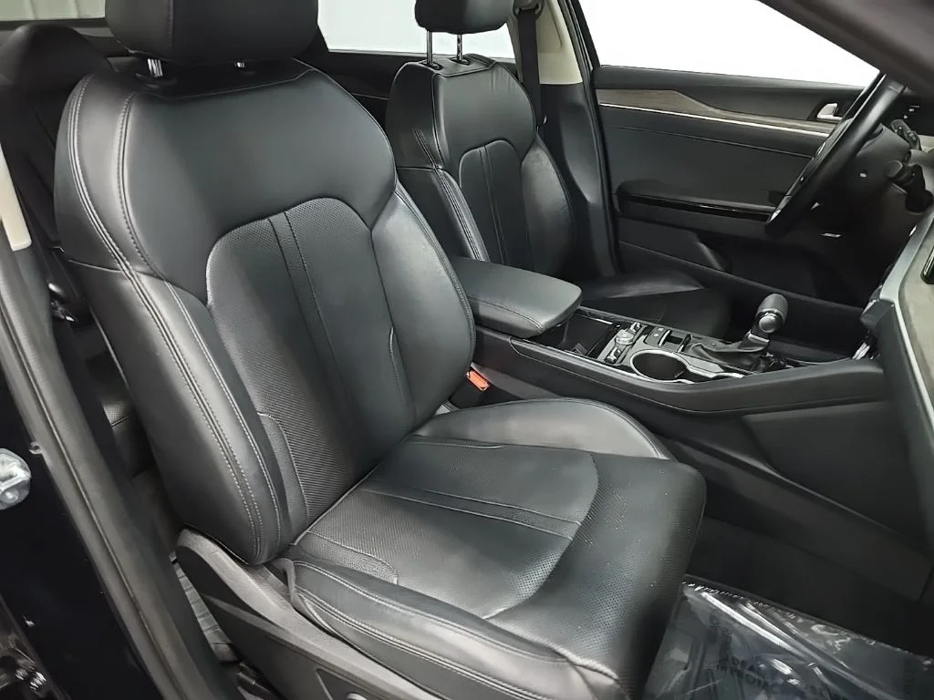 Used 2021 Black Kia EX image 16