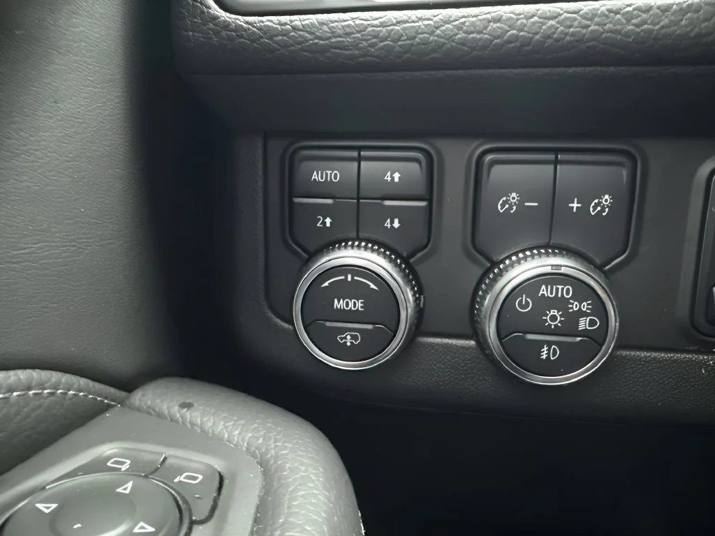 Used 2023 Silver GMC Denali image 23