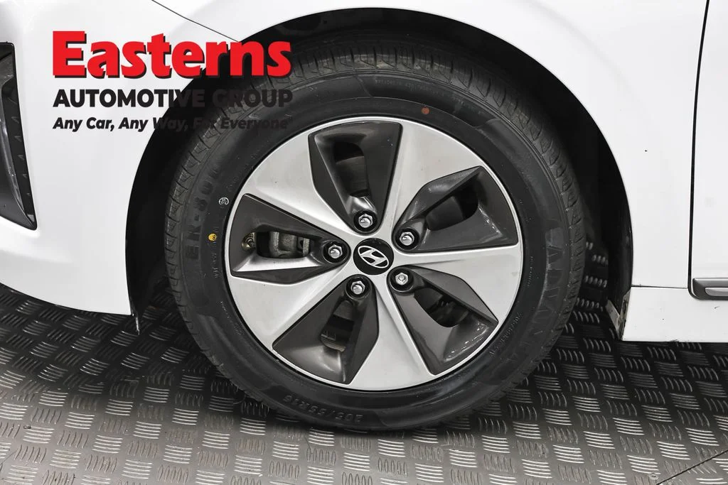 Used 2019 White Hyundai Base image 32