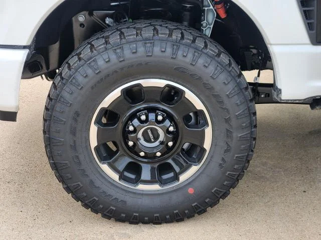 New 2026 Star White Metallic Tri-Coat Ford F-250® Platinum® image 30