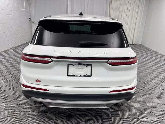 Used 2025 White Lincoln Premiere image 7