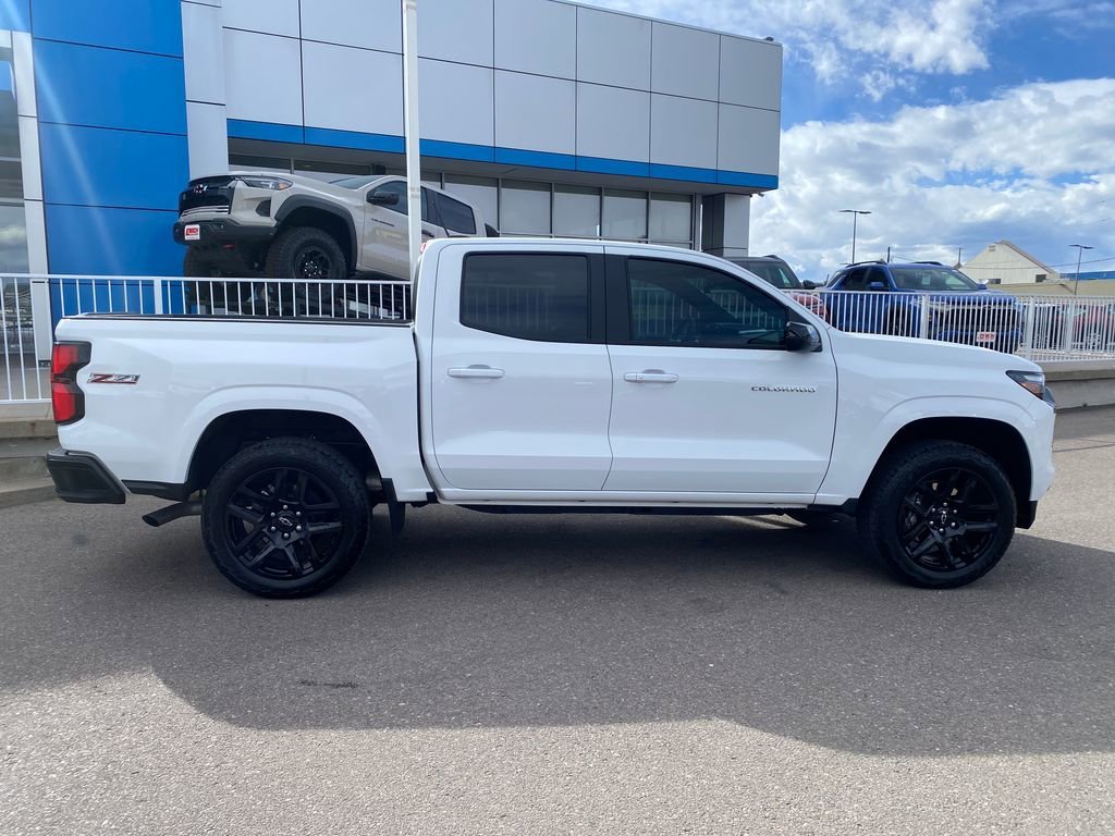 Used 2025 Summit White Chevrolet Z71 image 6