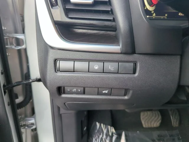 Used 2021 Silver Nissan Platinum image 29