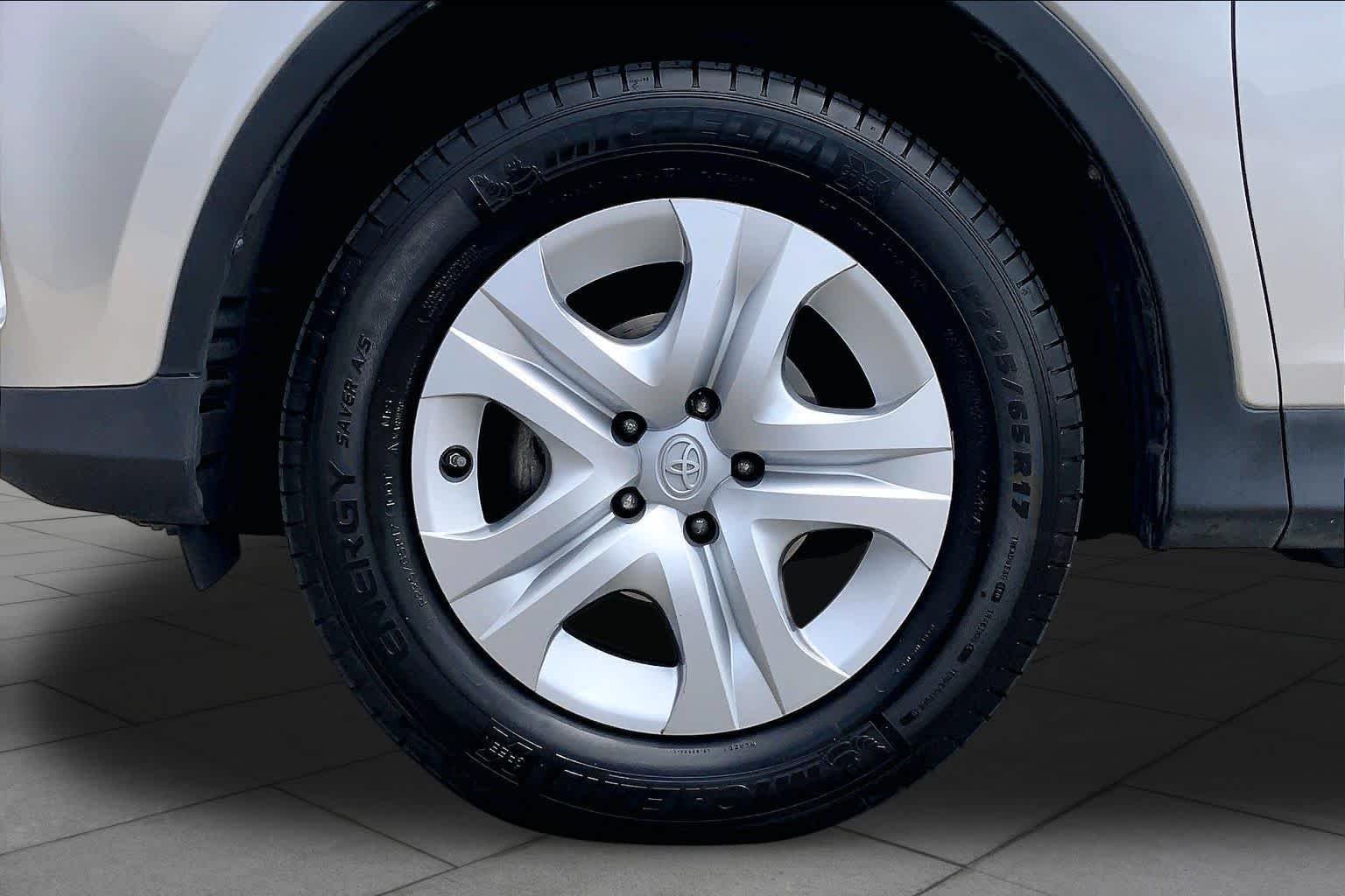 Used 2013 Classic Silver Metallic Toyota LE image 11