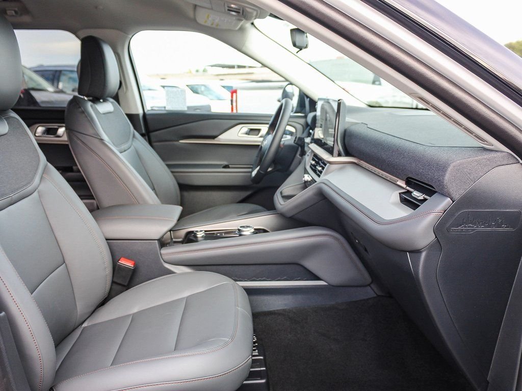 New 2026 Star White Metallic Tri-Coat Ford Active image 16