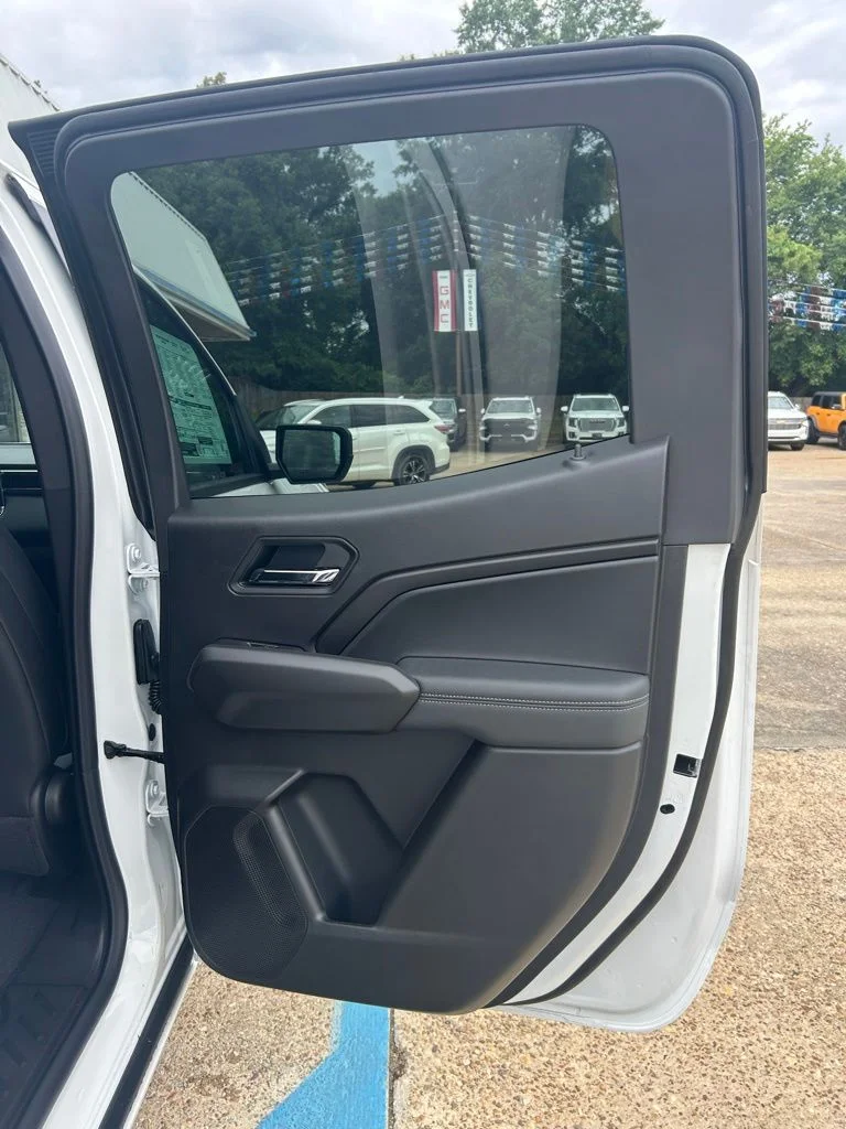 New 2026 White GMC Elevation image 21