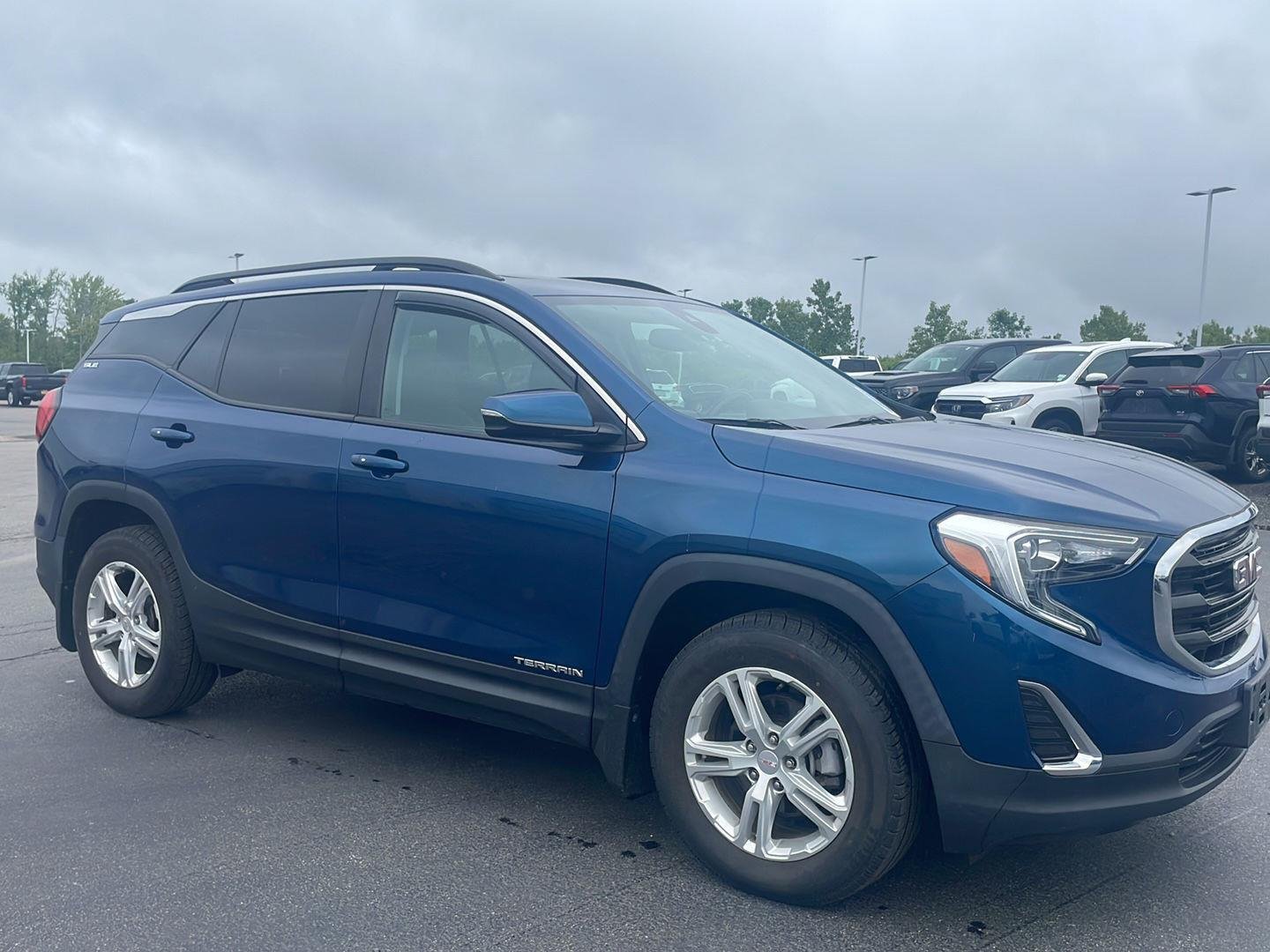 Used 2021 Blue Emerald Metallic GMC SLE image 8