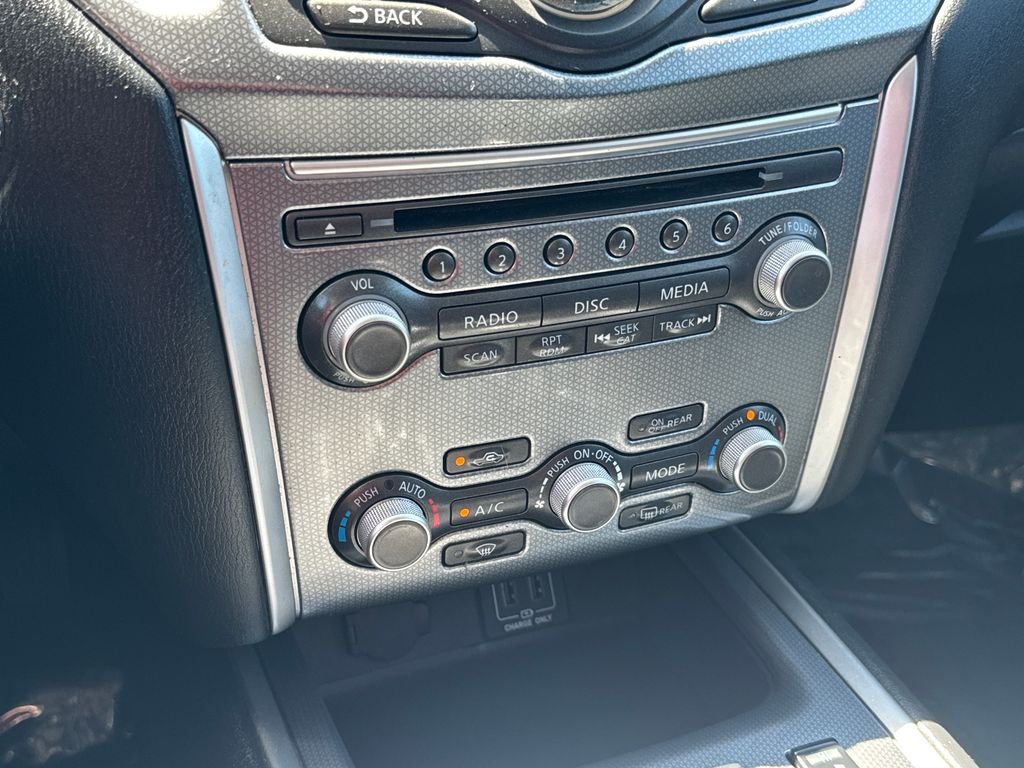 Used 2018 Black Nissan SL image 26