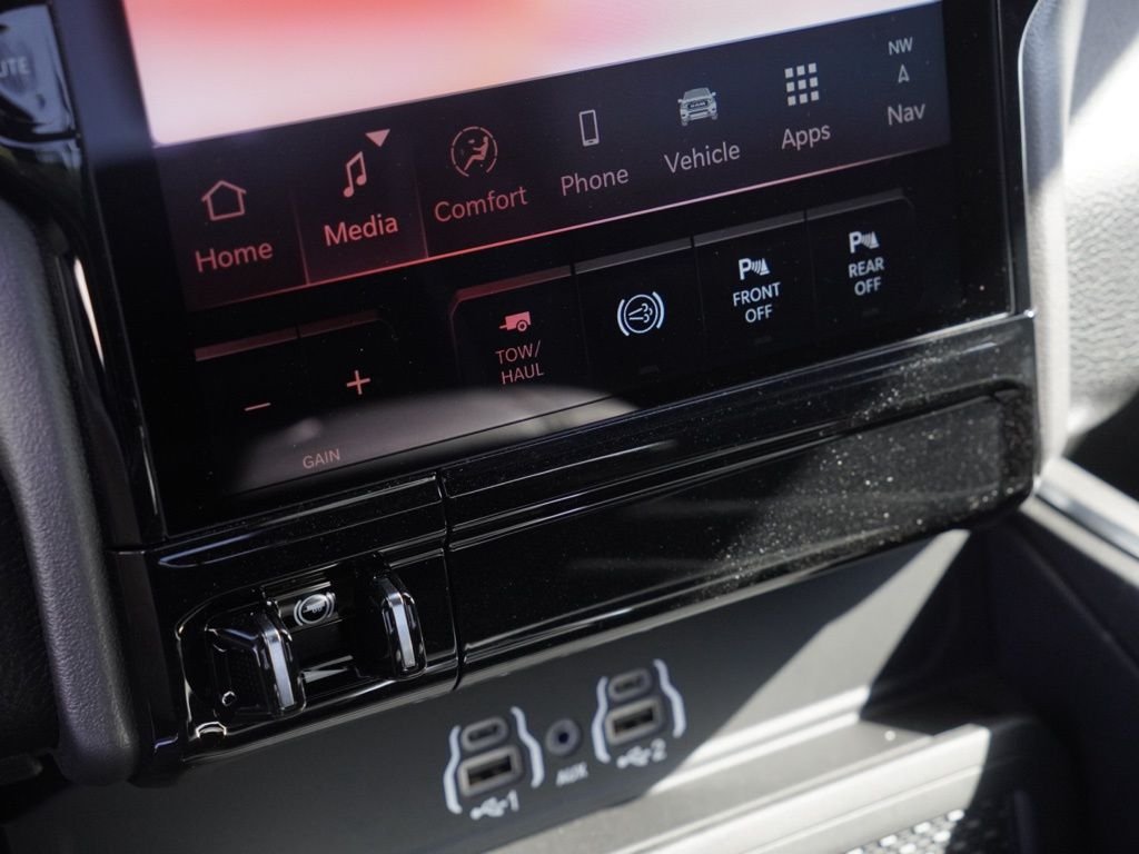 New 2026 Bright White Clear-Coat Exterior Paint RAM Laramie image 15