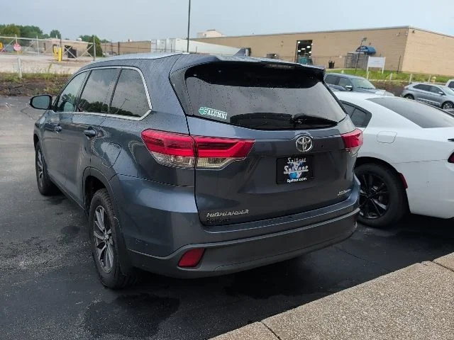 Used 2019 Shoreline Blue Pearl Toyota XLE image 14