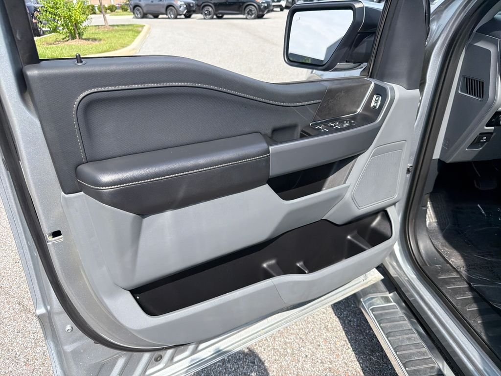 Used 2025 Silver Metallic Ford XLT image 18