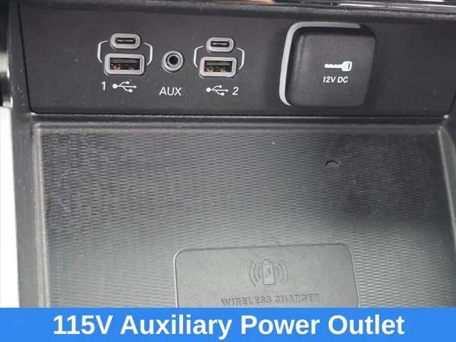 Used 2023 White Jeep Altitude image 20