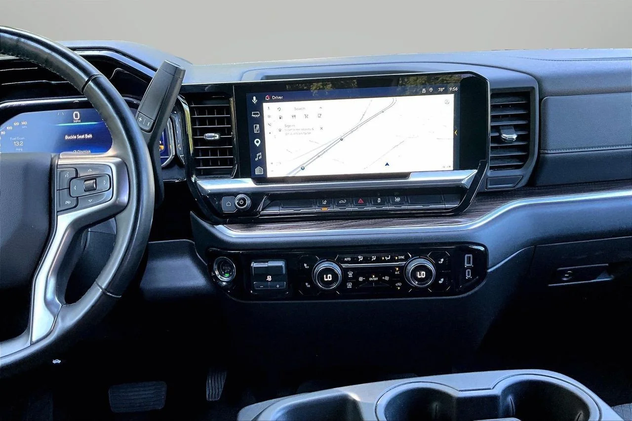 Used 2025 White Chevrolet LT image 11