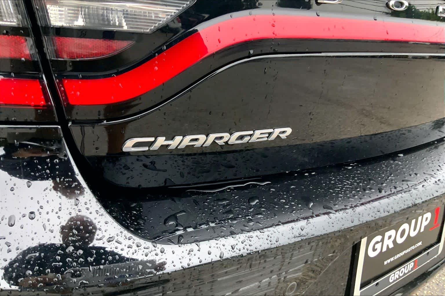 Used 2022 Pitch Black Clearcoat Dodge SXT image 29