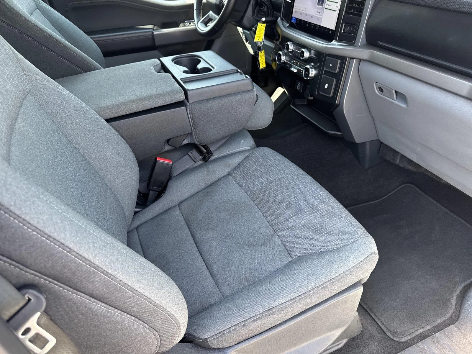 Used 2025 Oxford White Ford XLT image 29
