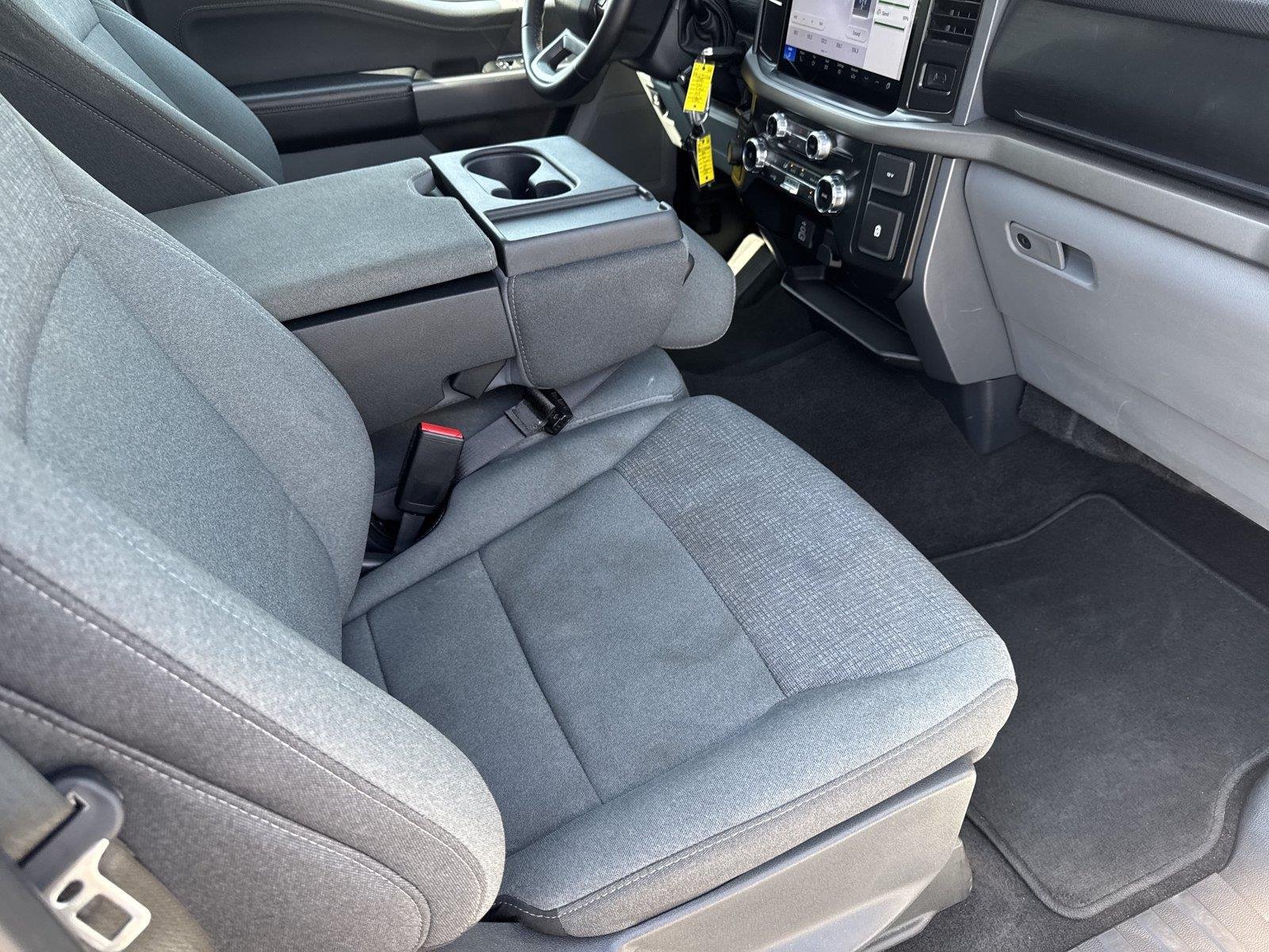 Used 2025 Oxford White Ford XLT image 29