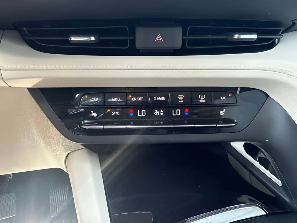 Used 2023 Gray Buick Preferred image 13