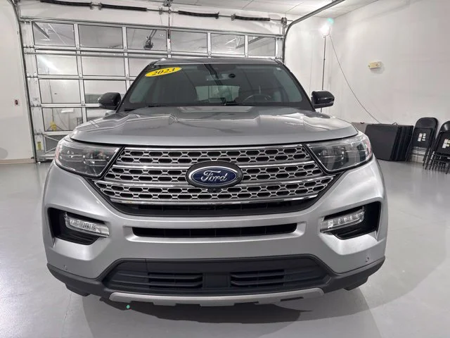 Used 2023 Silver Ford Limited image 2
