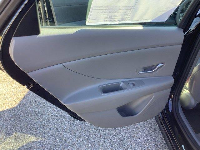 New 2026 Abyss Black Hyundai SE image 12