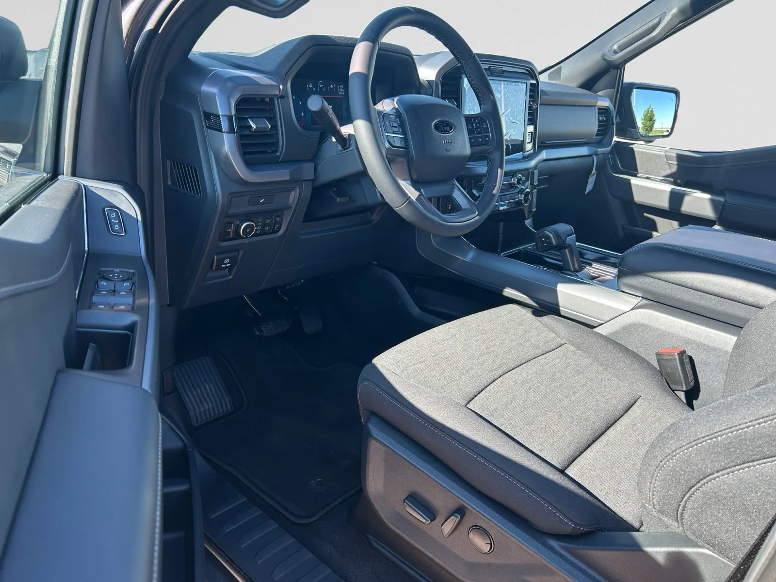 New 2026 Carbonized Grey Metallic Ford XLT image 13